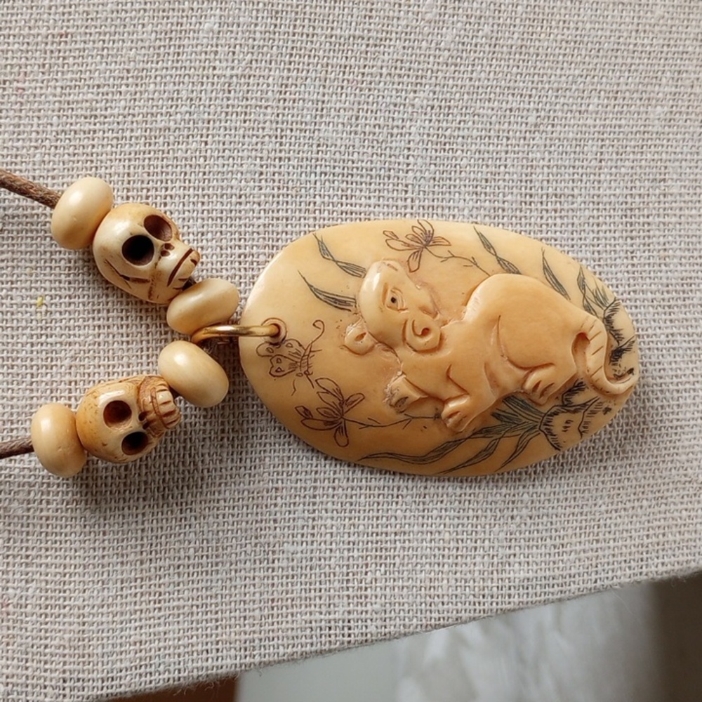 Carved Year Of The Rat Pendant Necklace Chinese zodiac 26in Adj Leather Cord